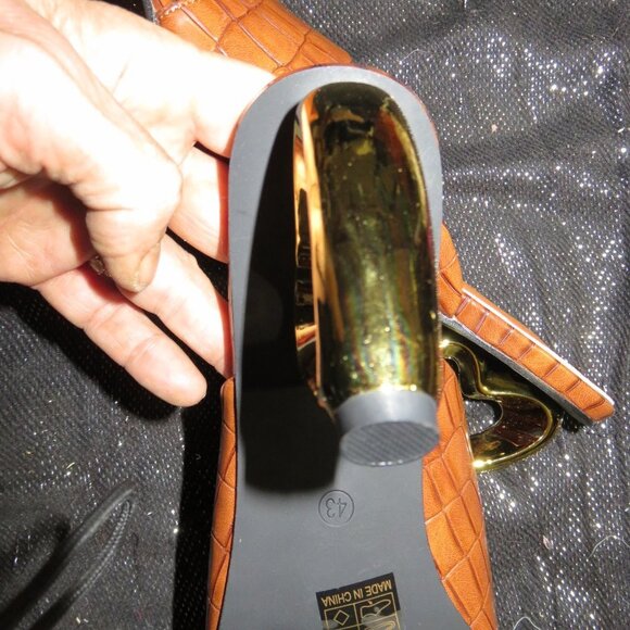 Crocodile Embossed High Gloss Leather Mule Sandals Heart Sculptural Heels sz 11 - Picture 13 of 16